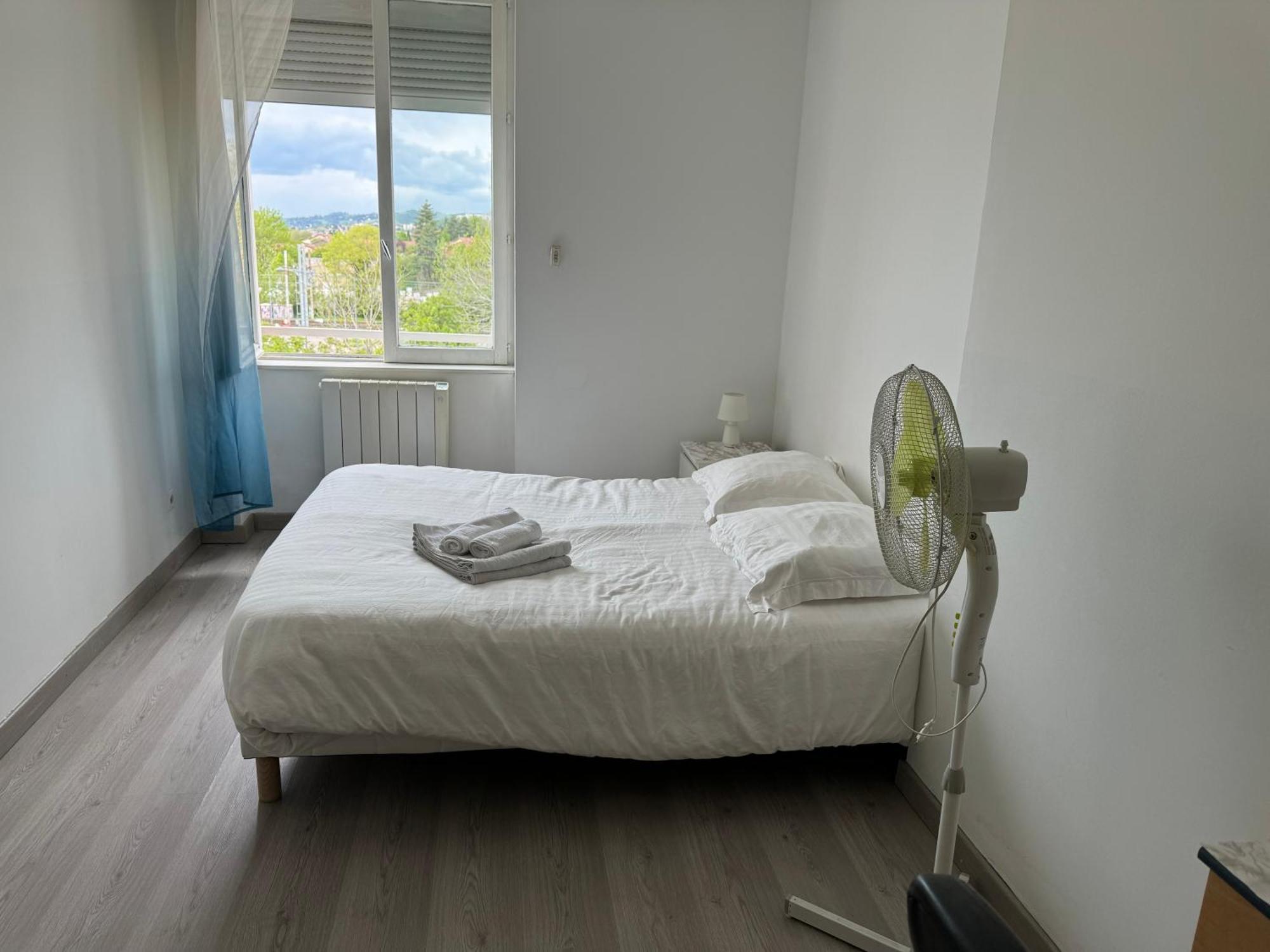 T4 Spacieux A Proximite De La Gare Stationnement Gratuit Appartement